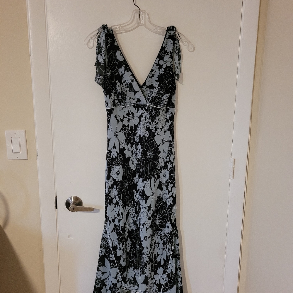 Sleeveless Black and Blue Flowing Flower Dress